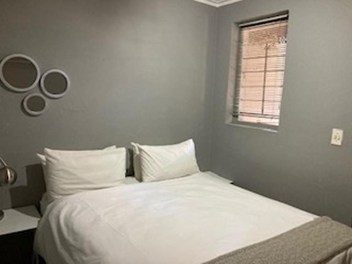 Guesthouse @ 31 Murray Pretoria-Noord エクステリア 写真